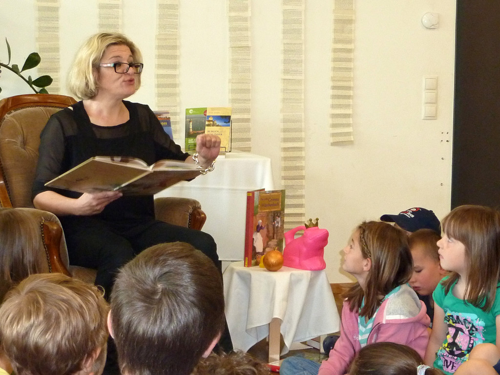 Die Froschk__nigin mit Dr_ Angelika Ibele_ B__cherei Rohrbach_ Juni 2012 _11__jpg-1340475306