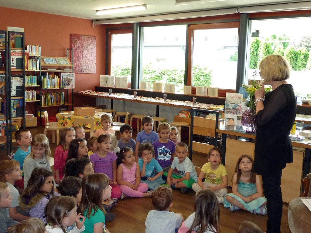Die Froschk__nigin mit Dr_ Angelika Ibele_ B__cherei Rohrbach_ Juni 2012 _4__jpg-1340475266