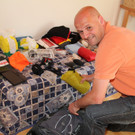 Peter Mayr beim Packen