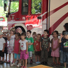 Kindergärtler zu Besuch bei der Feuerwehr