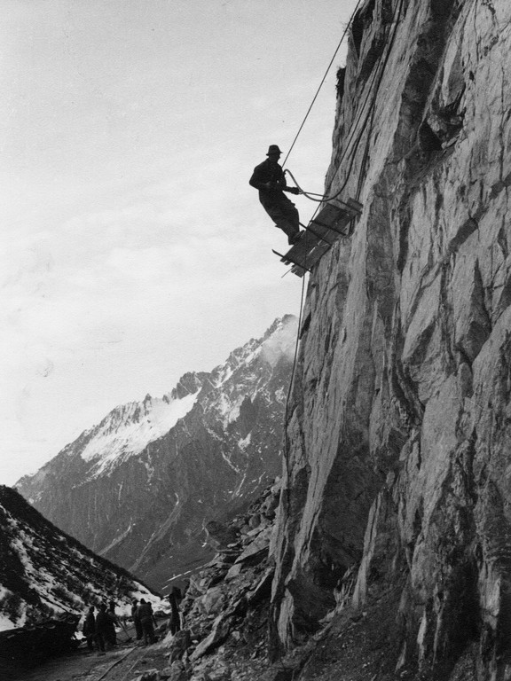 Bauarbeiter auf der Flexenstra__e_historisch.jpg