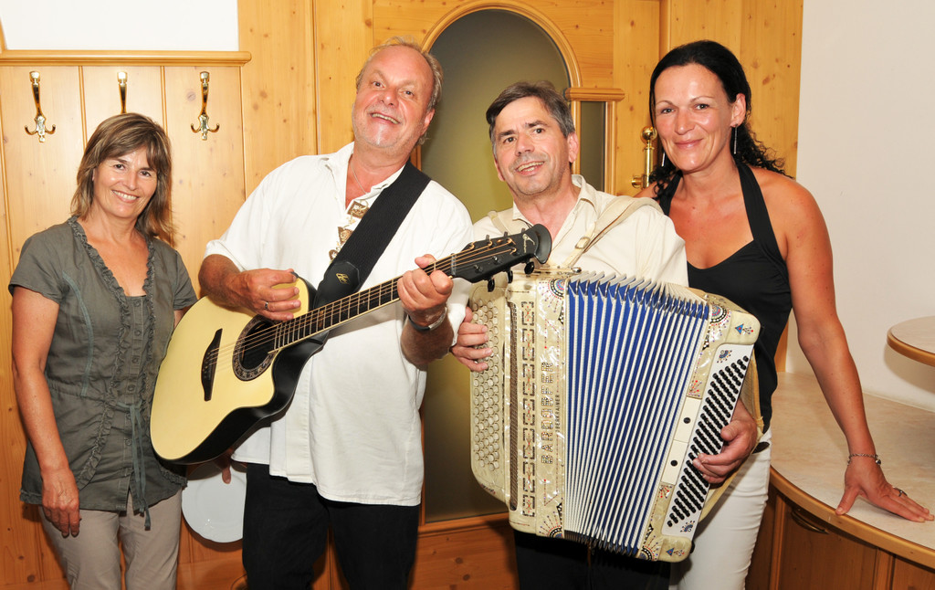 Weinabend Linde 29-06-2012 86_jpg-1341475285