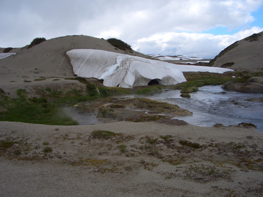 Heisses_wasser_mitten_in Mondlandschaft.JPG