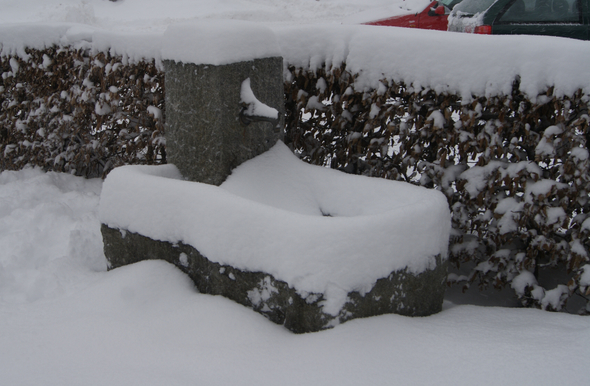Brunnen bei Schule.JPG