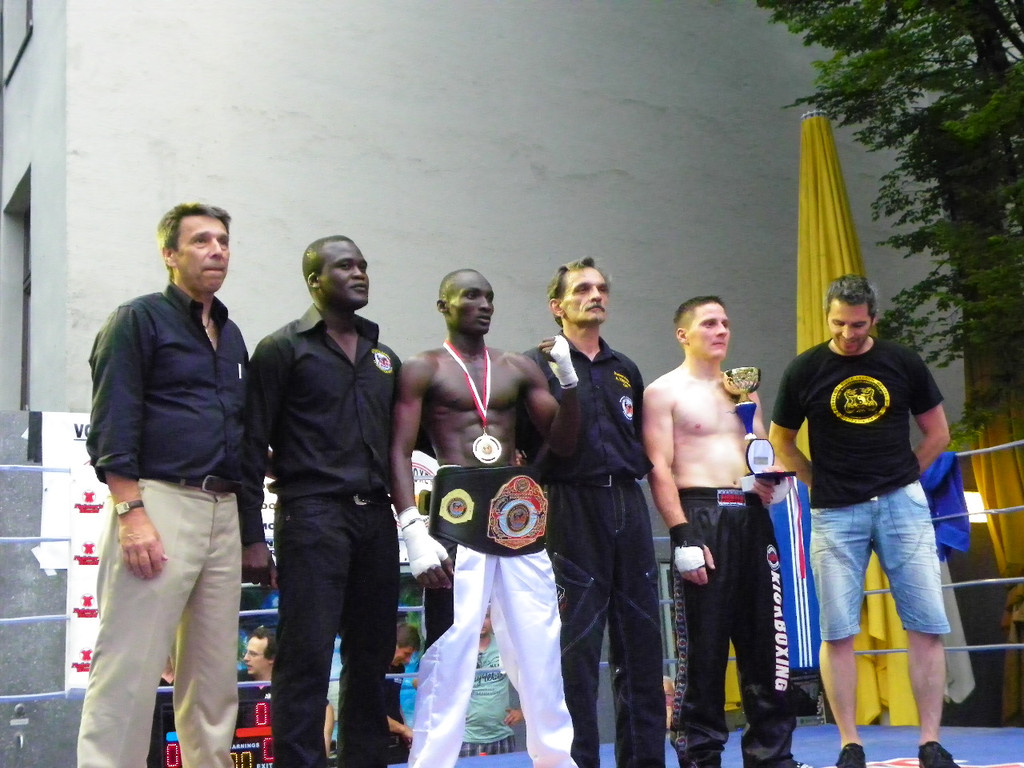 115_2333_JPG-1341788300