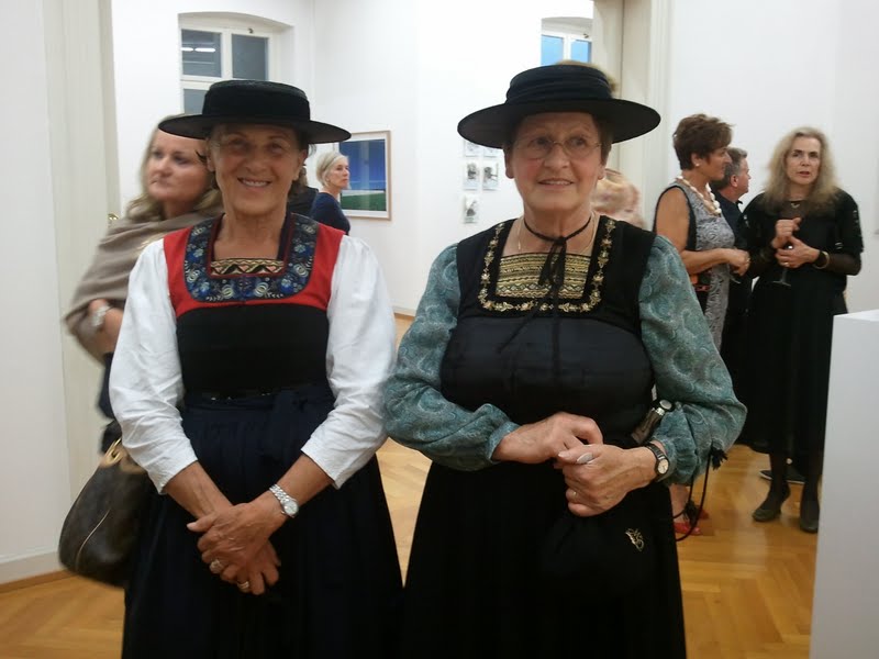 2Trachtenfrauen.jpg