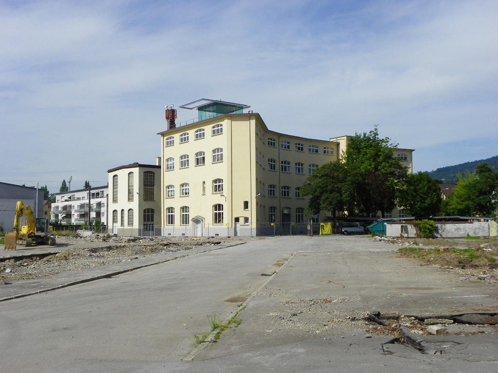 115_1572_JPG-1341963403