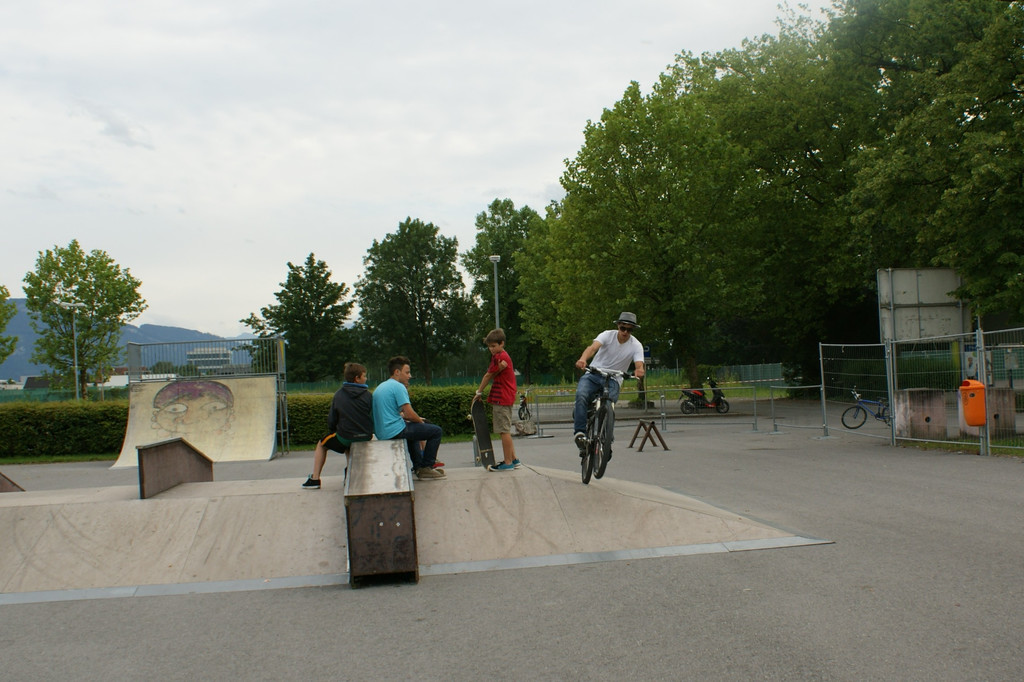 064_JPG-1342294198