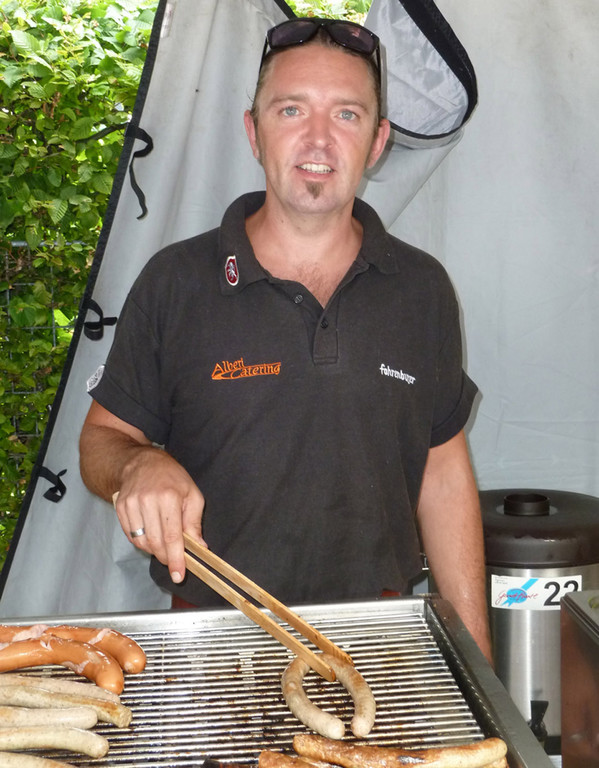 Weinfest16Wuerste_jpg-1342518976