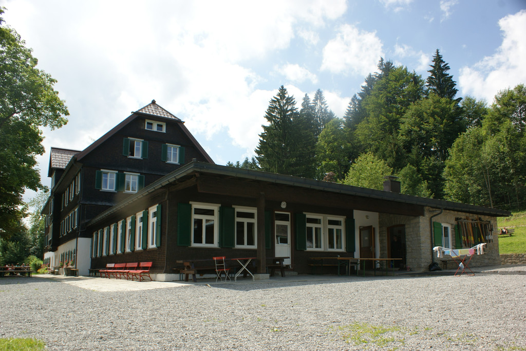 014_JPG-1342898305