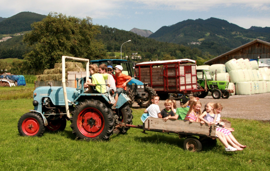 HP Traktor fahren 03_jpg-1342934697
