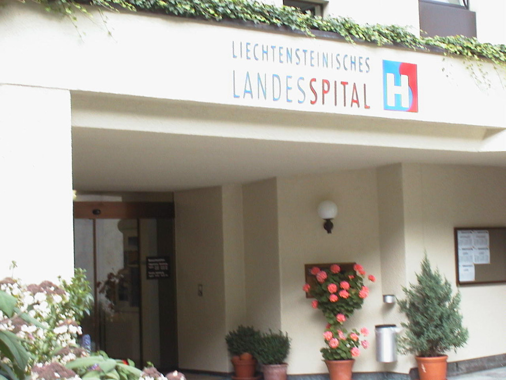 Eingang 01-1a_JPG-1342969311