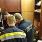 Feuerwehr rettet Kater in Aspangberg aus Wandverbau