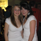 11 Zwei Schneeflocken_ Sarah und Mirjam.jpg