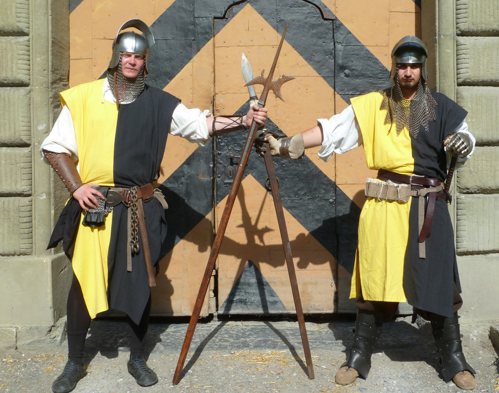 Palast5Wachen_jpg-1343482218