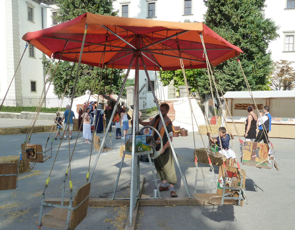 Palast19Karussell_jpg-1343763047