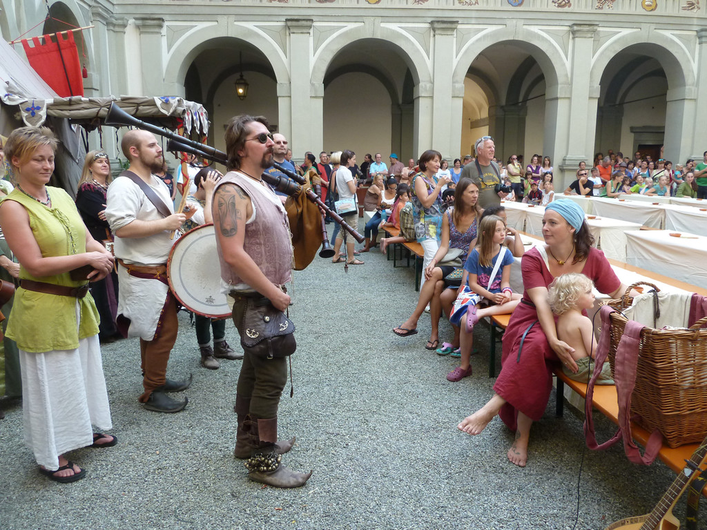 Palast24Hof_jpg-1343763113