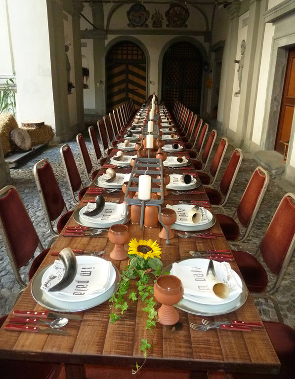 Palast29Tisch_jpg-1343763233