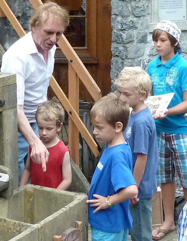 Stoffel13b_jpg-1343769988