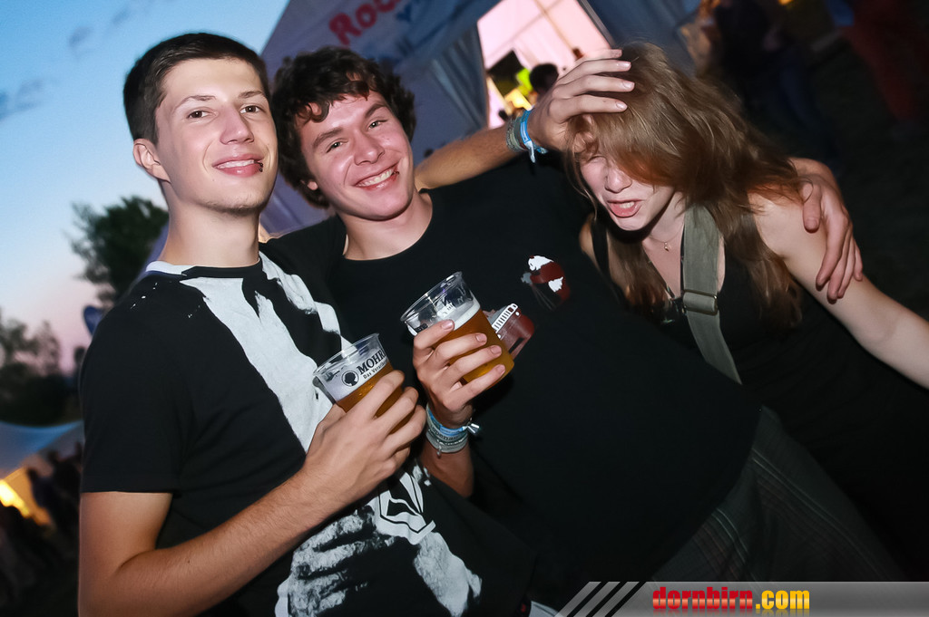 11911050.jpg