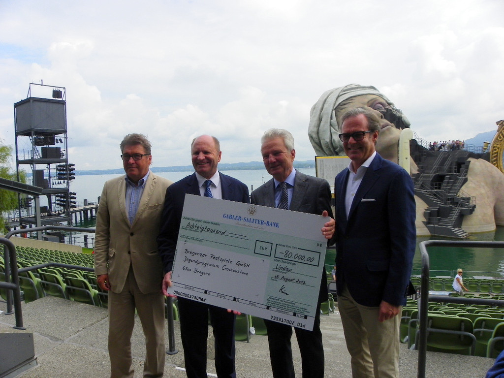 115_5882_JPG-1344068905