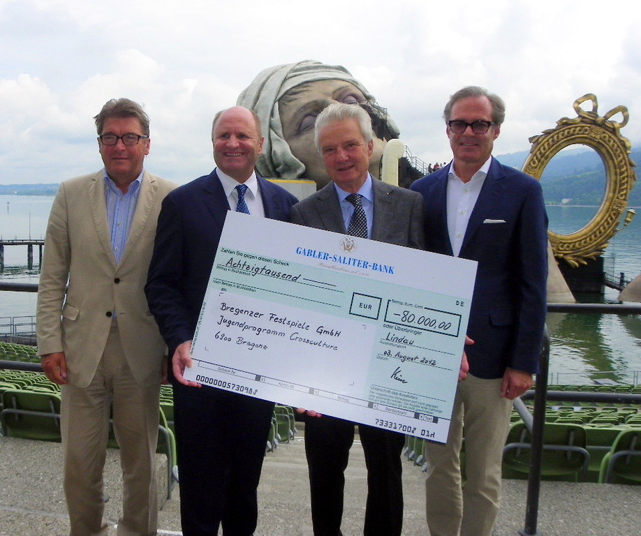 115_5885_JPG-1344068909