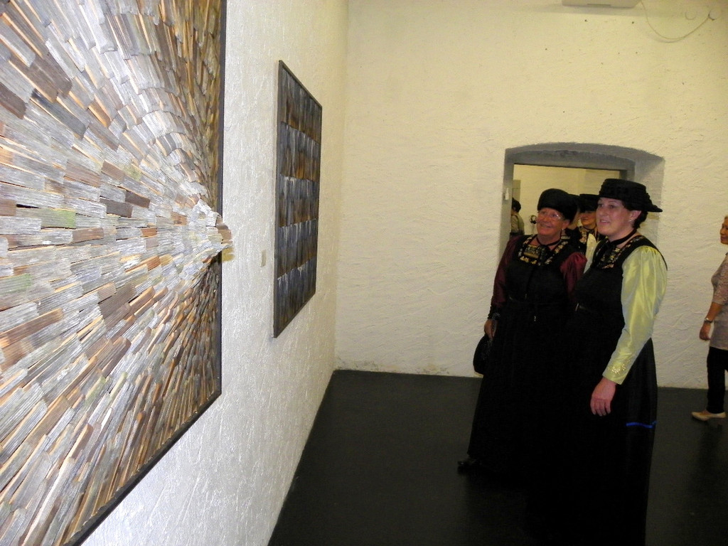 115_3267_JPG-1344421968