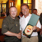 Schwarzenegger im Bundesheer-Panzer