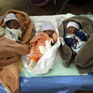 Babies, die nach dem Erdbeben in Port-au-Prince, Haiti, geboren wurden.