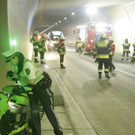 Biker stürzt im Pfändertunnel