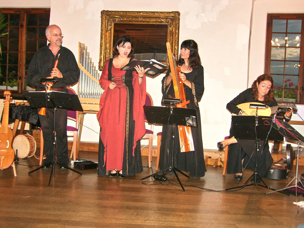 SH102504_JPG-1345304767