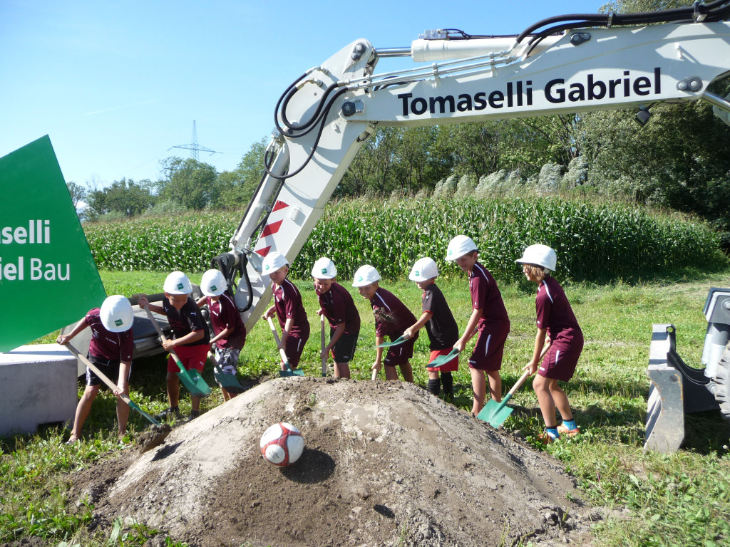 Spatenstich Sportplatz2_jpg-1345405650