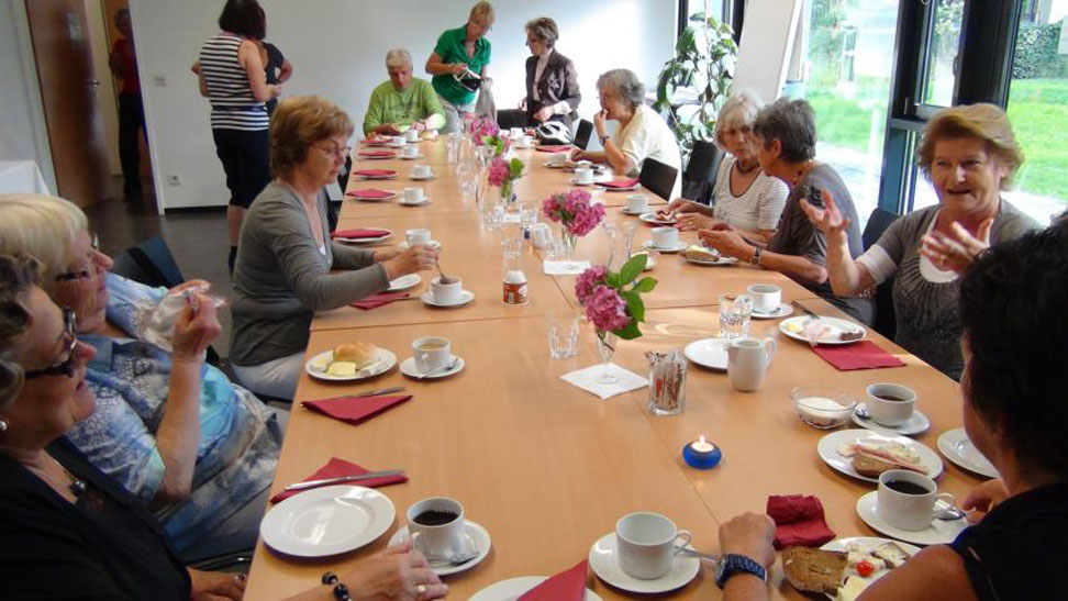 Leseoma_Fruehstueck_jpg-1345458758