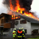 Gurtis: Bauernhaus in Vollbrand