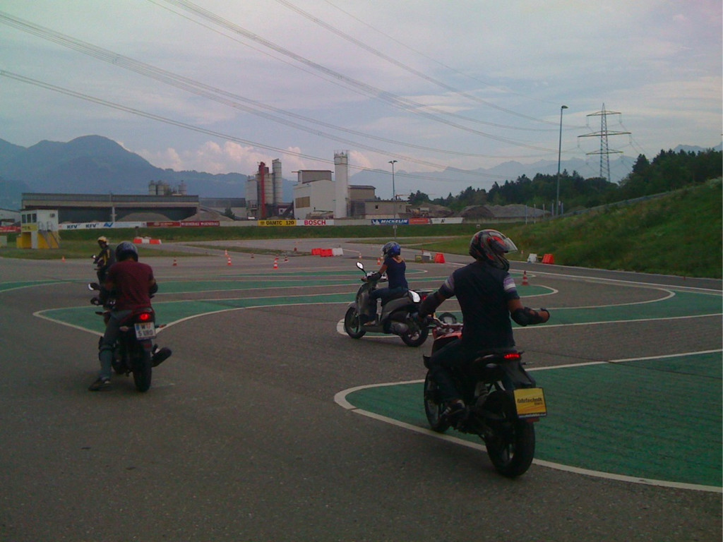 BK___AMTC_125erFahrtraining 6_jpg-1345755344