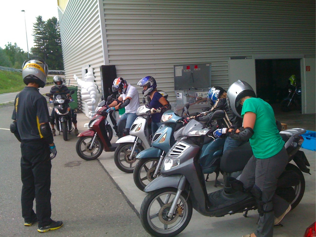 BK___AMTC_125erFahrtraining 4_jpg-1345755332