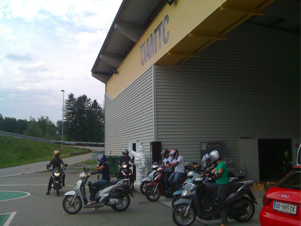 BK___AMTC_125erFahrtraining 5_jpg-1345755339