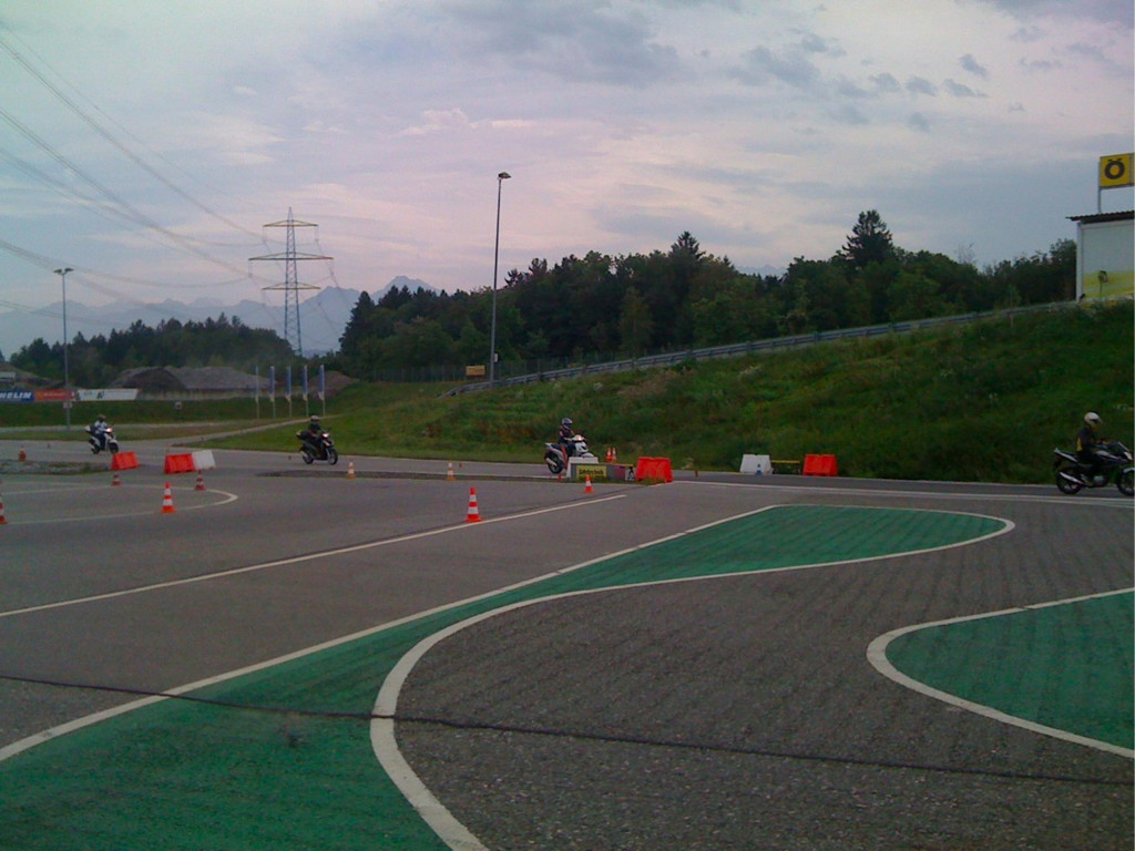 BK___AMTC_125erFahrtraining 7_jpg-1345755349
