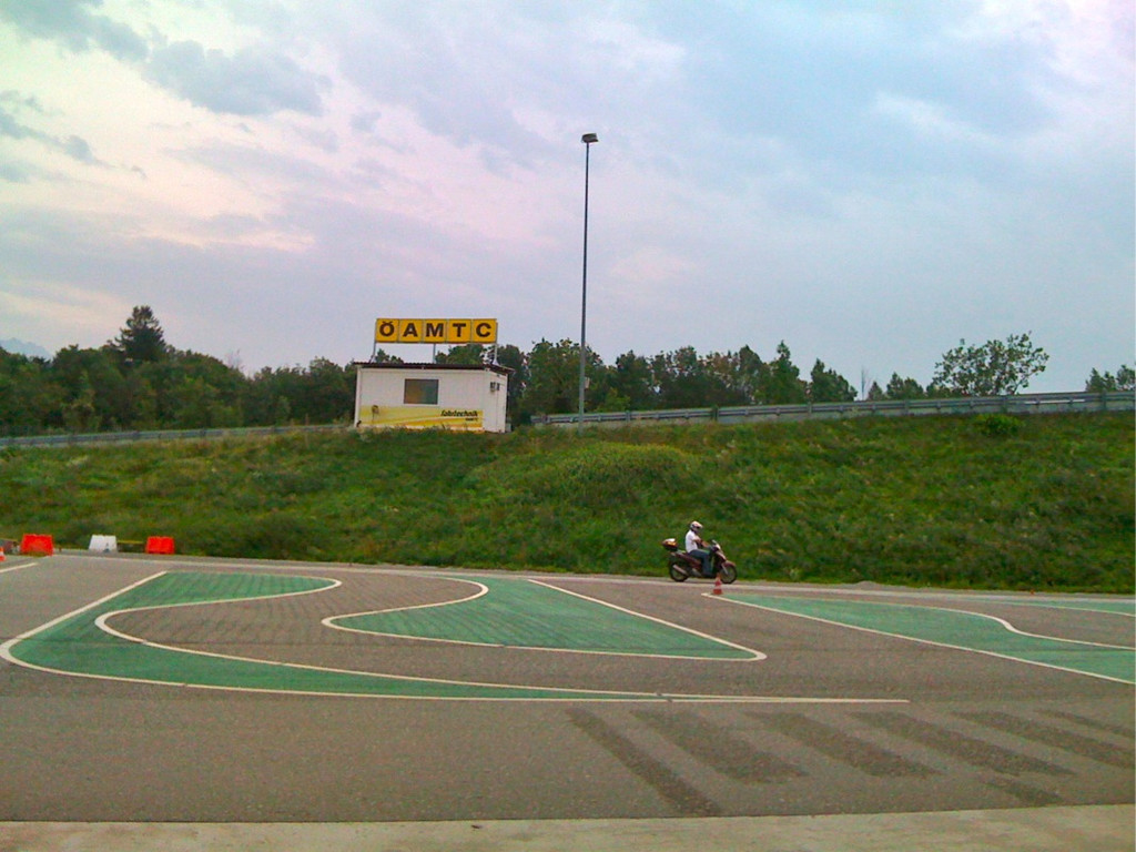 BK___AMTC_125erFahrtraining 9_jpg-1345755359