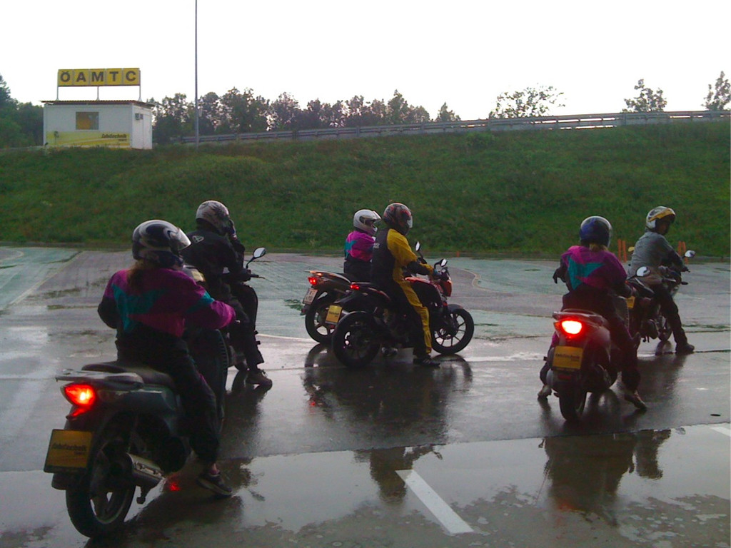 BK___AMTC_125erFahrtraining 12_jpg-1345755375