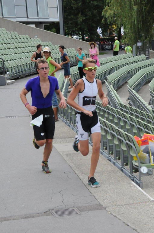 Zweikampf auf der Seeb__hne.jpg