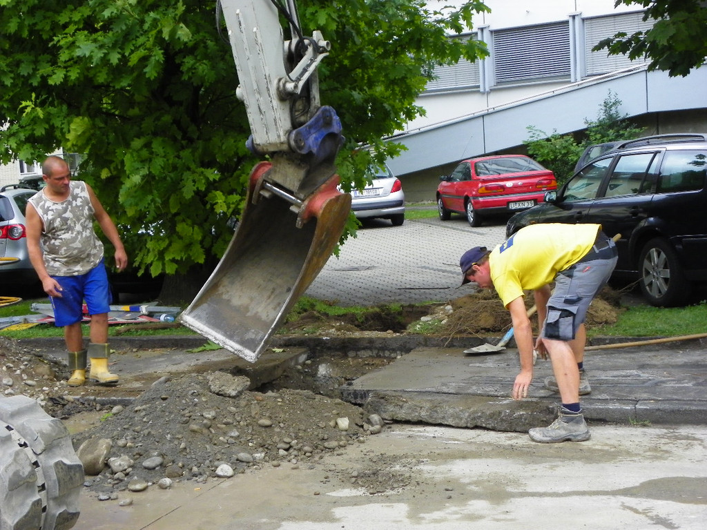 115_7884_JPG-1346098872