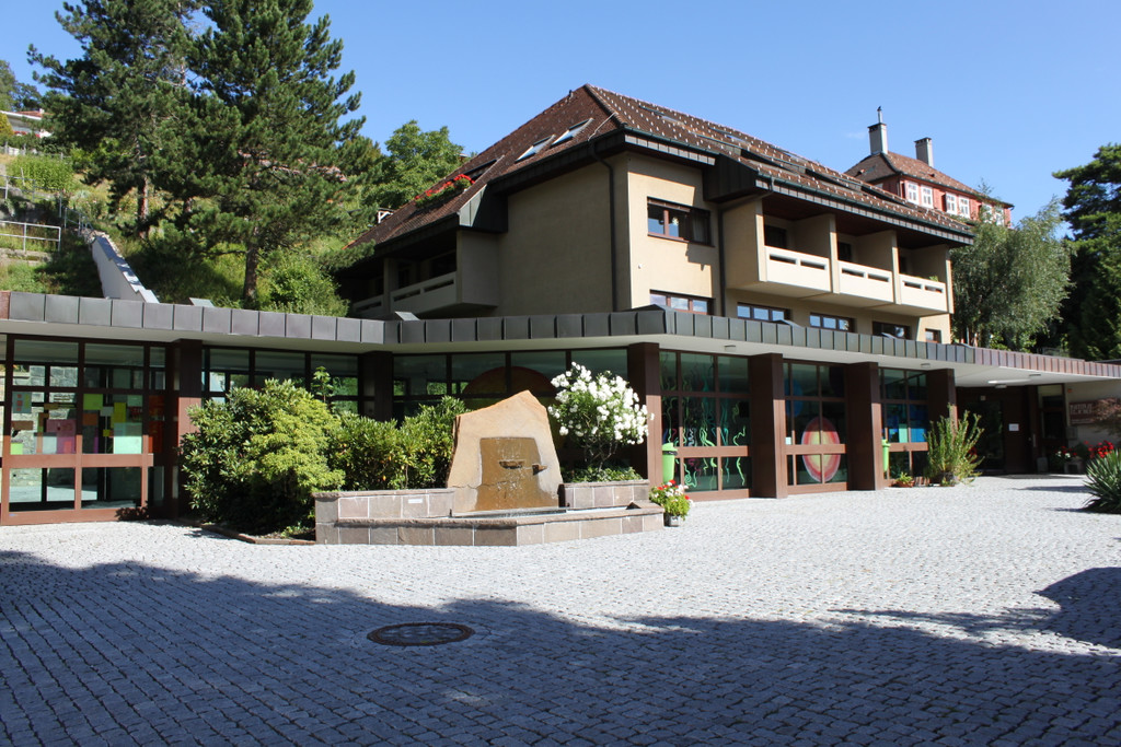 Institut St_ Josef Bildungsanstalt f__r Kindergartenp__dagogik.JPG