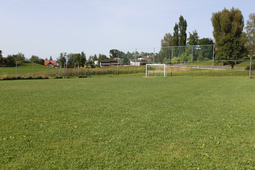 Kindergarten Tisis Gallmiststr sportplatz.jpg
