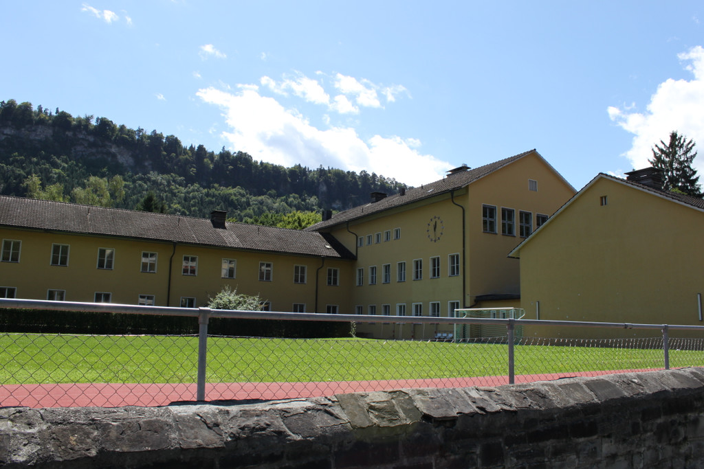 Mittelschule FK Levis.JPG