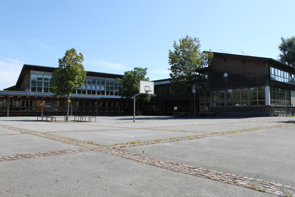 Volksschule Nofels.JPG