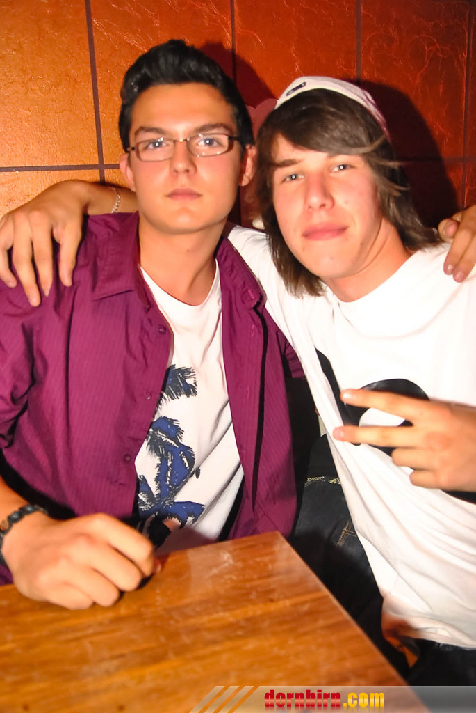 9827452.jpg