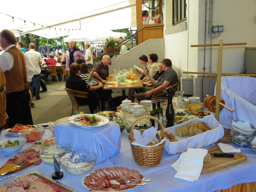 111_7037_JPG-1346572399