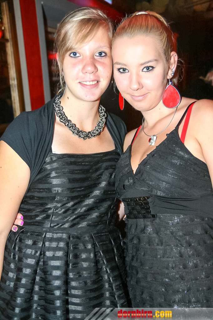 12004122.jpg