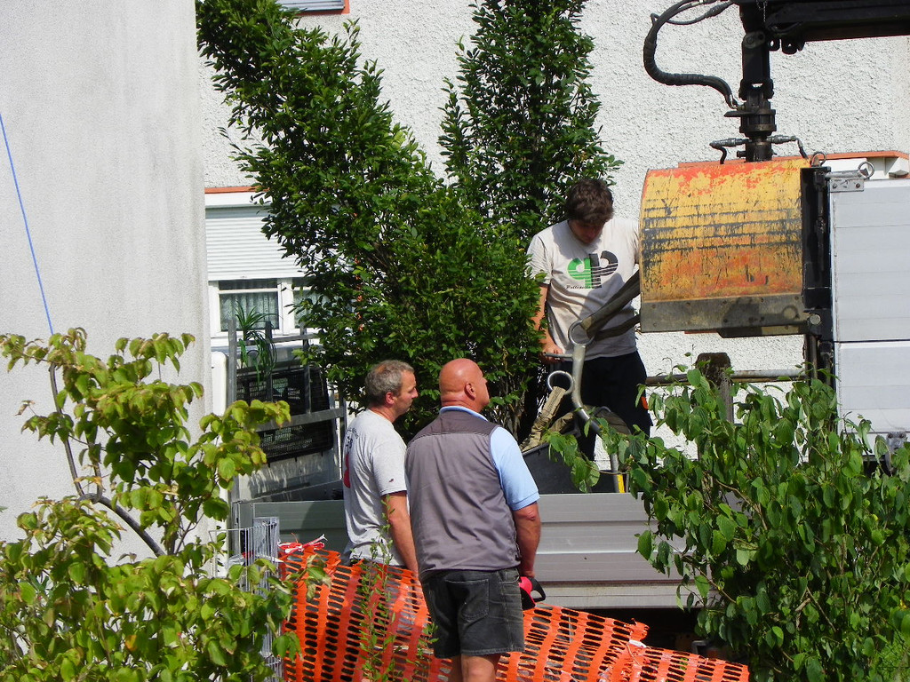 115_4862_JPG-1346708308